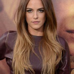 Riley Keough Nude & Sexy (87 Pics